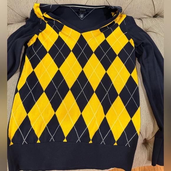Tommy Hilfiger Sweaters - Tommy Hilfiger V-Neck Sweater size Large